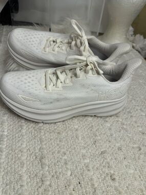 Hoka One One Clifton 9 road running Sneakers Women’s Size 7B White